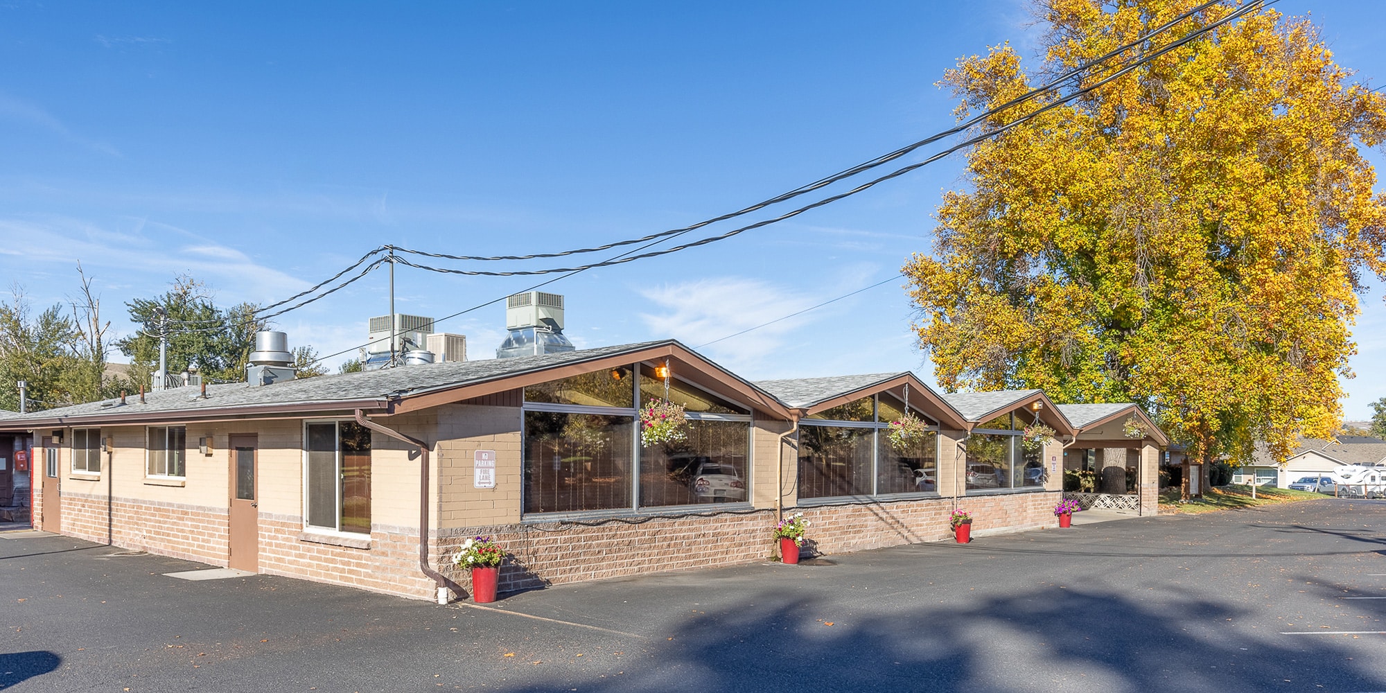 View of housing from outside at Willowbrook Post Acute